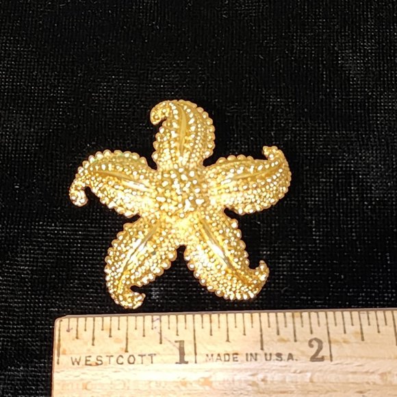 Vintage Monet Starfish Brooch - Gold Tone Metal - Picture 4 of 5